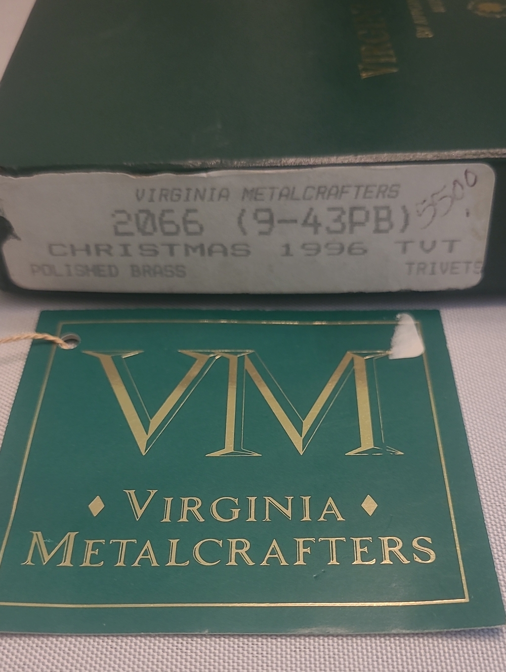 Vintage Virginia Metalcrafters Solid Brass Christmas Wreath Trivet. NIB - Picture 3 of 3